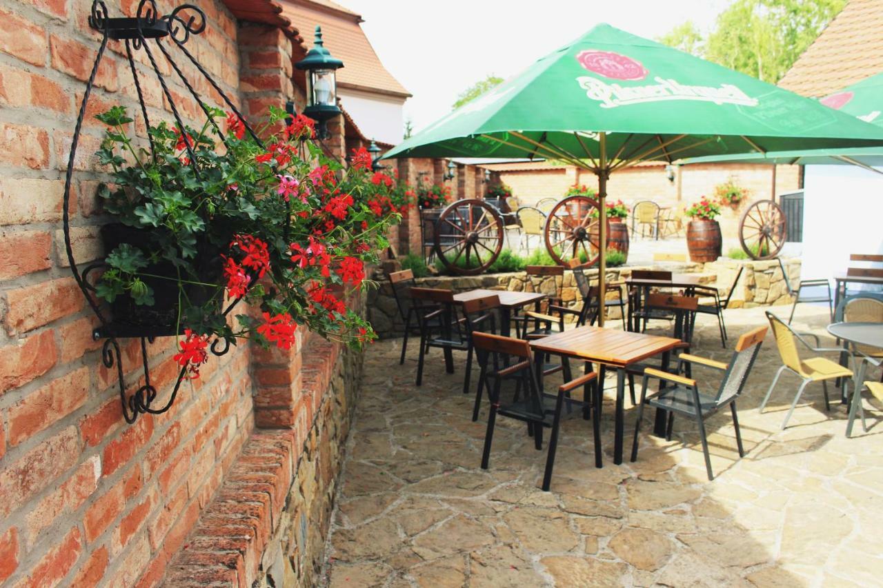 Penzion A Restaurace U Kalendu Strážnice 外观 照片